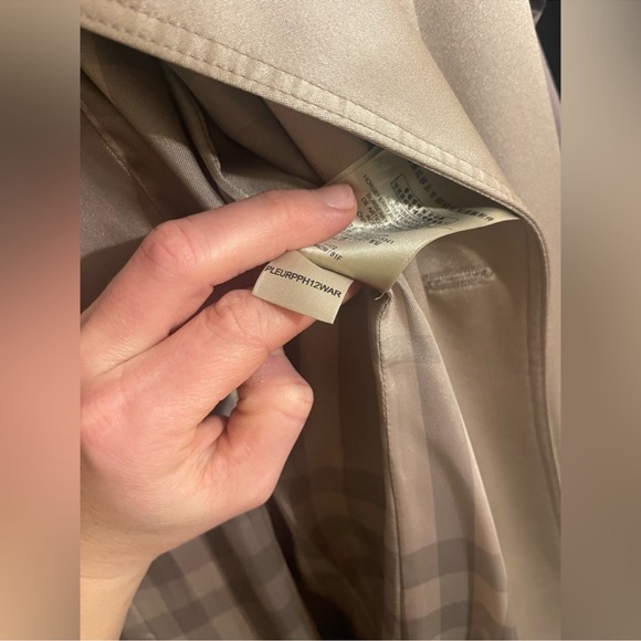 Burberry 100% Mulberry Silk Trench Coat - Picture 10 of 13